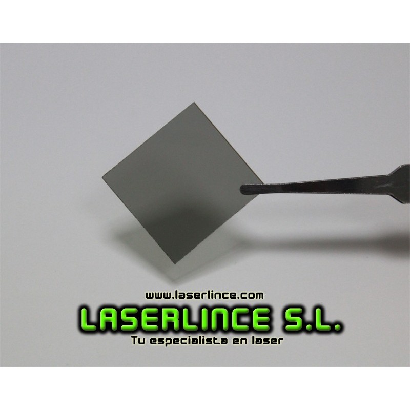 Linear polarizer for laser power regulation